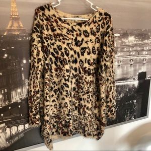 3/$30 💋 Super soft leopard sweater